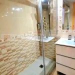 Venta de Espectacular Piso Bajo en Playa Islas Menores con Amplio Porche y Piscina Comunitaria 13