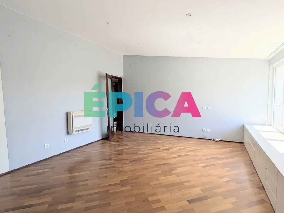 Moradia T6+2 Alfragide