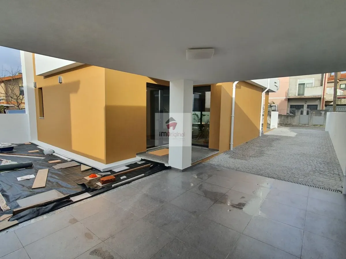 Moradia T3 de 3 frentes, Nova, Madalena / Gaia / Porto