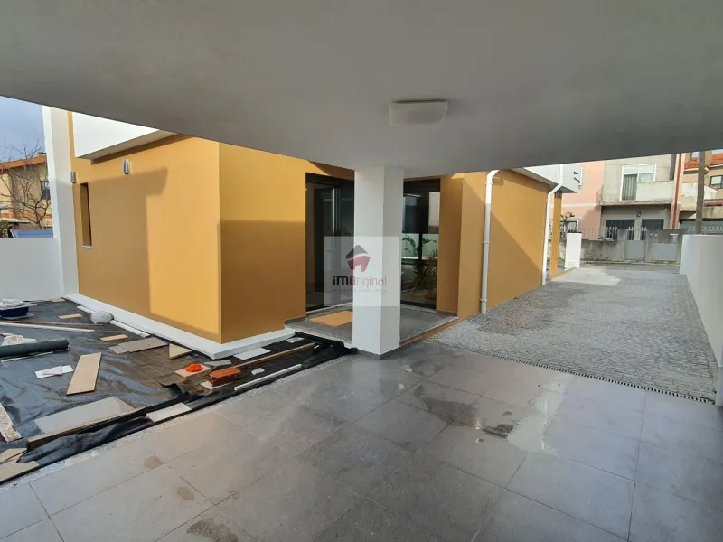 Moradia T3 de 3 frentes, Nova, Madalena / Gaia / Porto