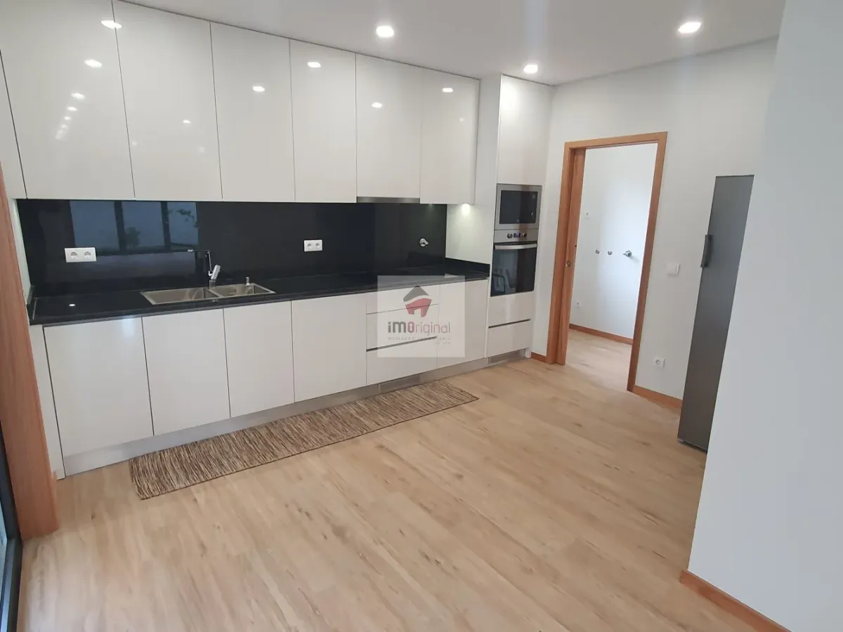 Moradia T3 de 3 frentes, Nova, Madalena / Gaia / Porto