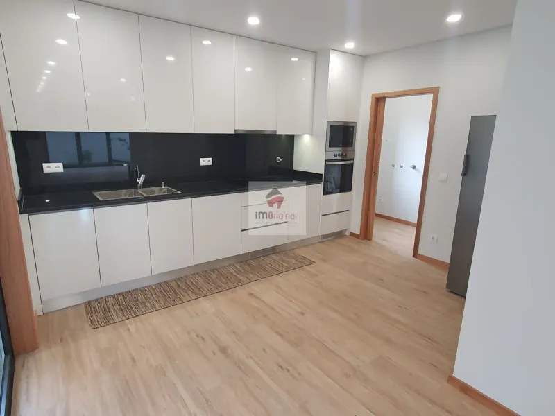 Moradia T3 de 3 frentes, Nova, Madalena / Gaia / Porto