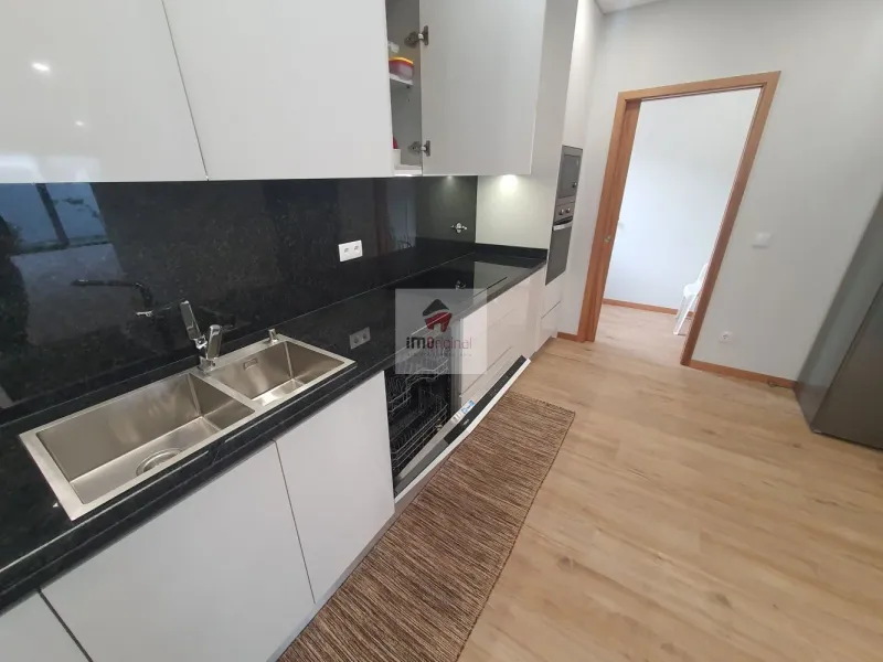 Moradia T3 de 3 frentes, Nova, Madalena / Gaia / Porto