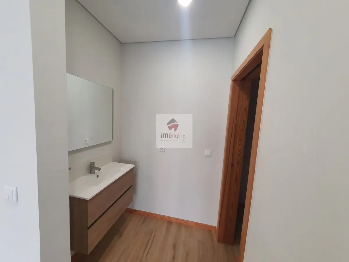 Moradia T3 de 3 frentes, Nova, Madalena / Gaia / Porto