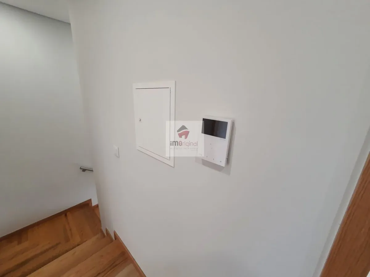 Moradia T3 de 3 frentes, Nova, Madalena / Gaia / Porto