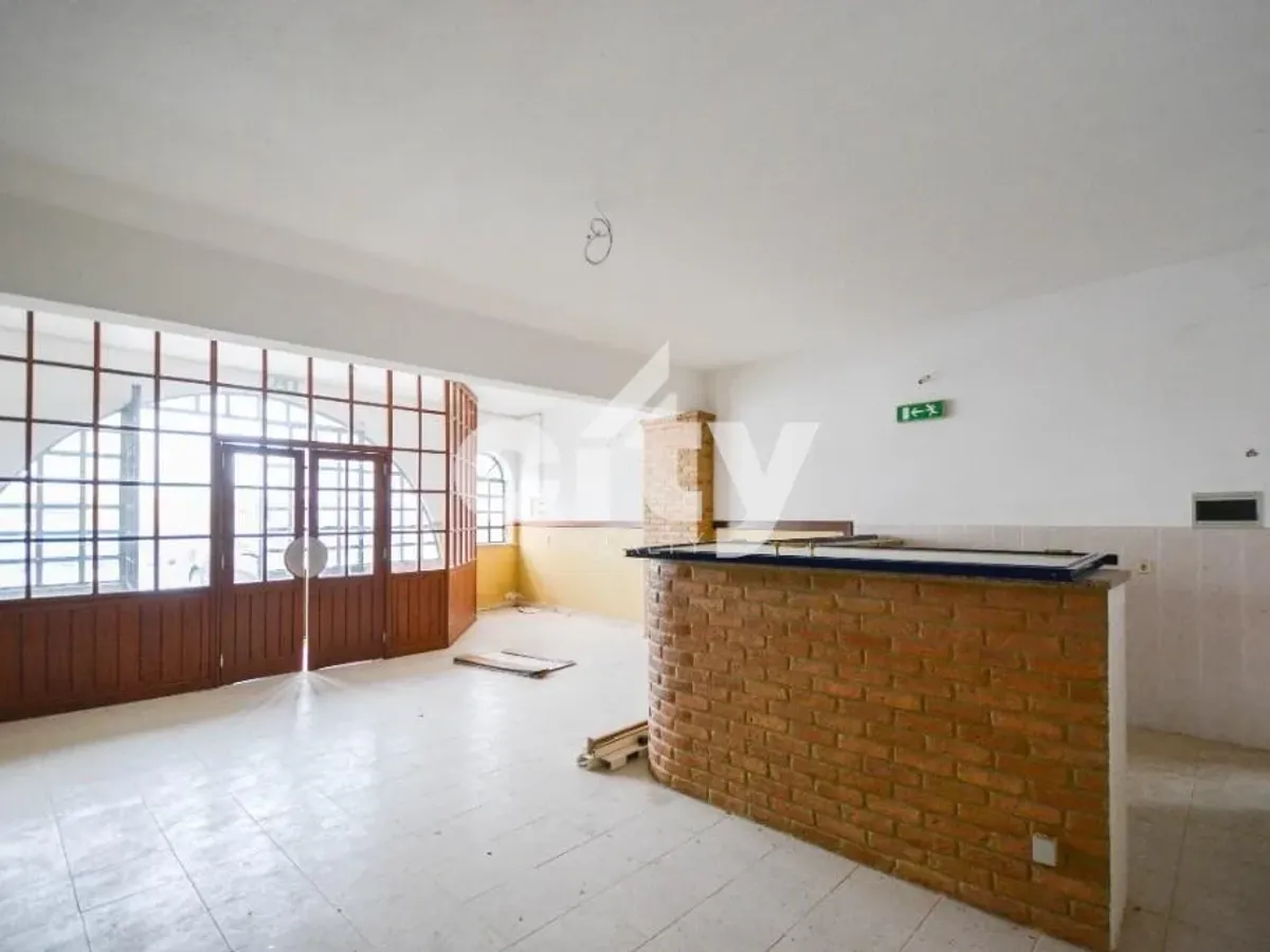 PRÉDIO EXCLUSIVO NO CENTRO DE MONTARGIL