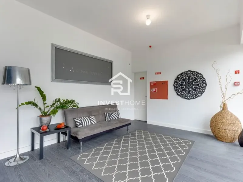 Armazém 241m2 | Zona Industrial Ermesinde | 2 Frentes | 2 Pisos