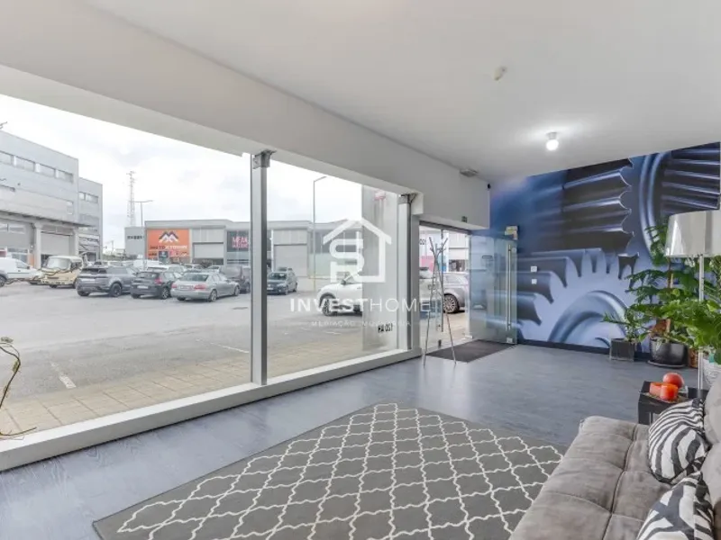 Armazém 241m2 | Zona Industrial Ermesinde | 2 Frentes | 2 Pisos