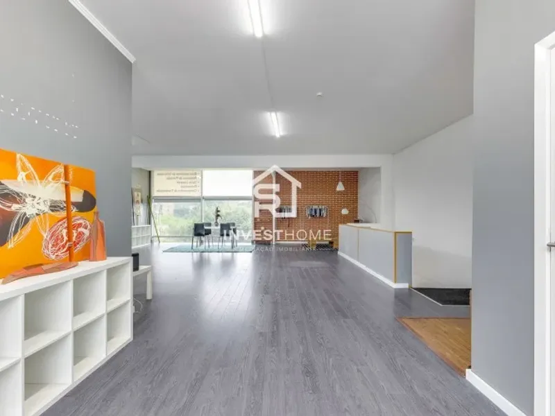 Armazém 241m2 | Zona Industrial Ermesinde | 2 Frentes | 2 Pisos