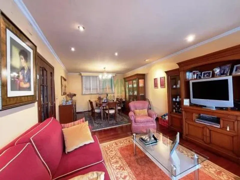 MAGNIFICO CHALET EN LA CIUDAD