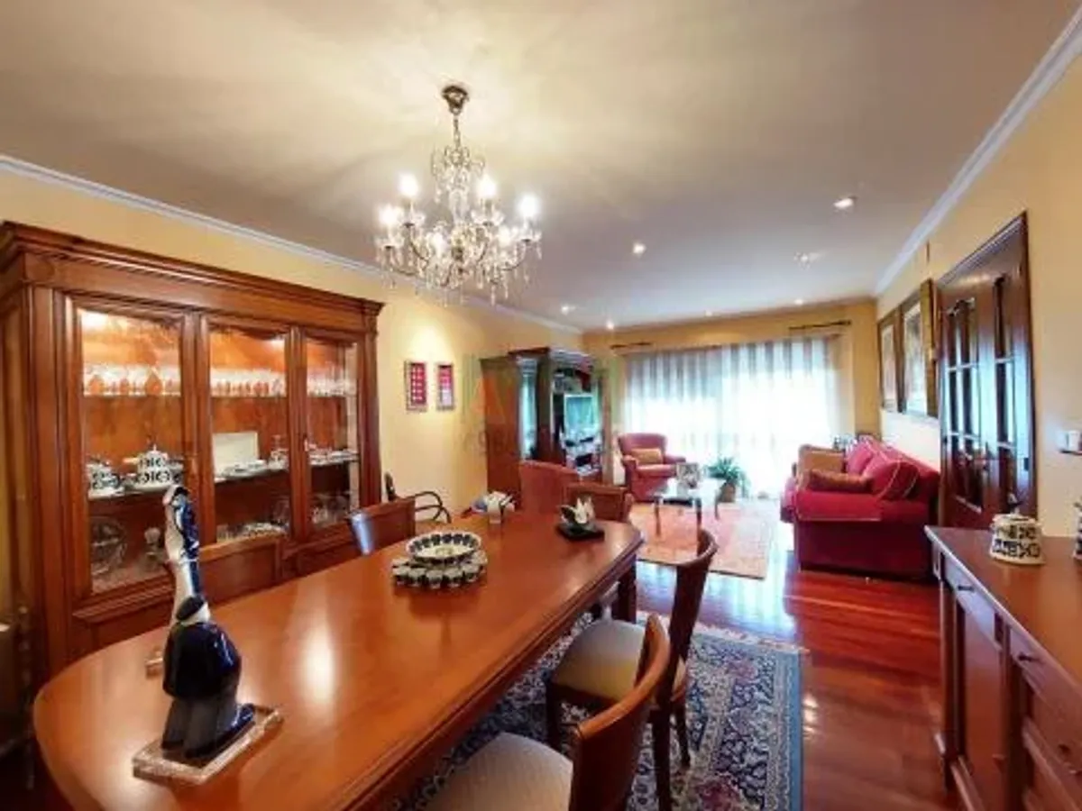 MAGNIFICO CHALET EN LA CIUDAD