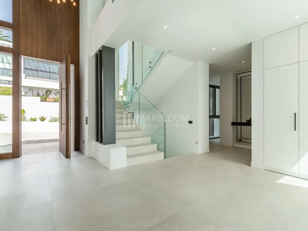 Modern Luxurious Villa in El Paraiso