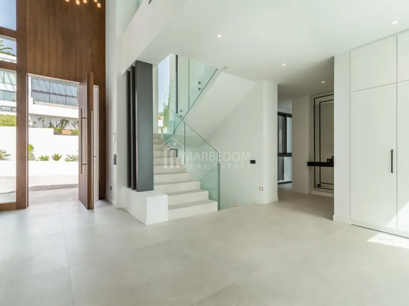 Modern Luxurious Villa in El Paraiso