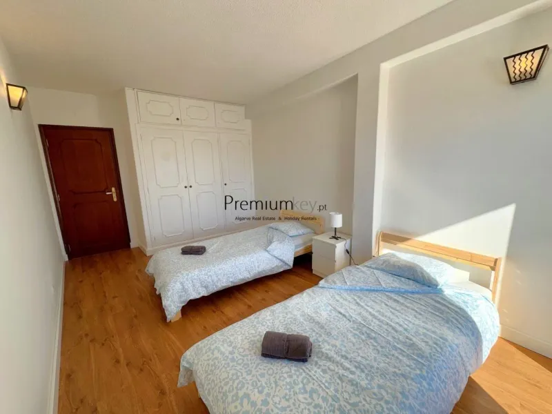 Apartamento T2 com vista mar situado perto do centro histórico de Albufeira.