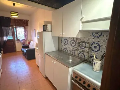 Acolhedor T1 na Sobreda em excelente estado de conservação e localização privilegiada