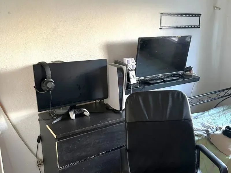 Acolhedor T1 na Sobreda em excelente estado de conservação e localização privilegiada