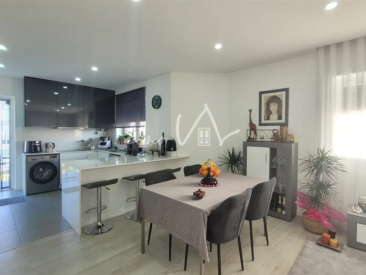 Apartamento T3 junto à praia