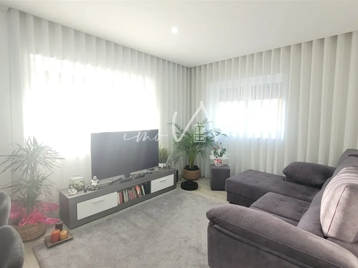 Apartamento T3 junto à praia