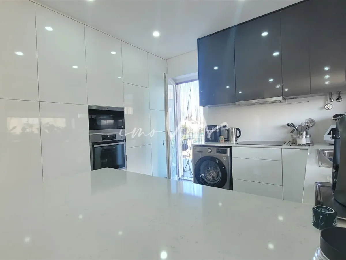 Apartamento T3 junto à praia