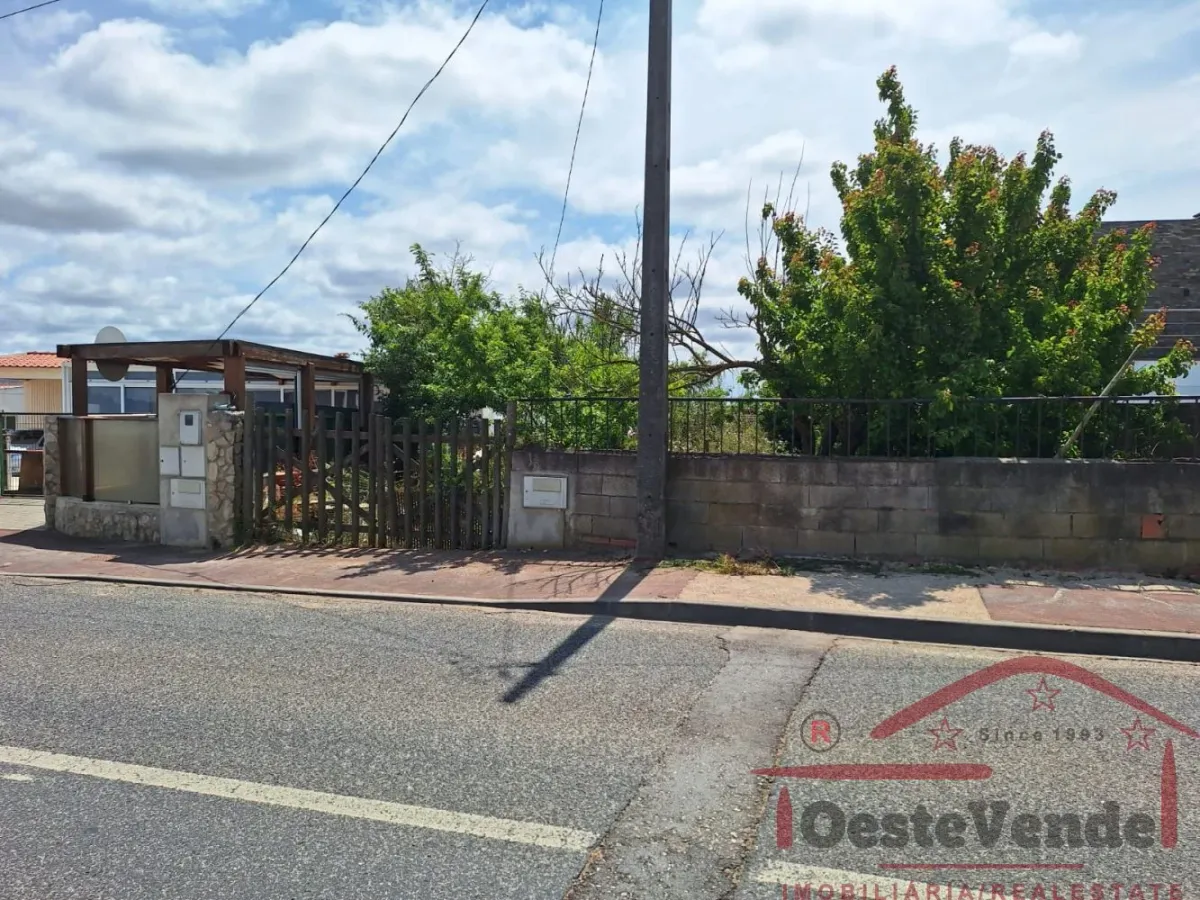 Terreno Urbano com 674.00 m2, com possibilidade de destaque