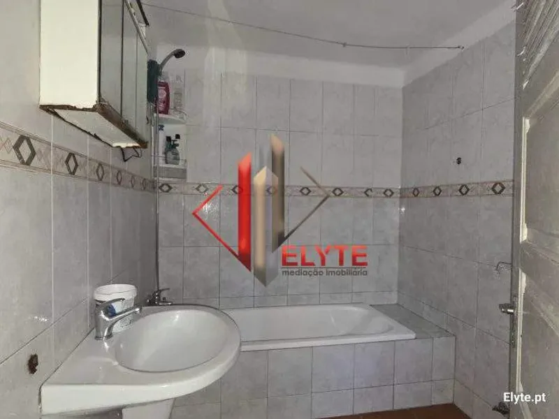 Moradia de 4 assoalhadas em Benfica do Ribatejo