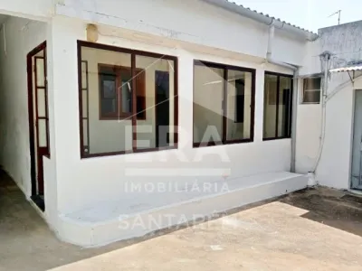 Moradia com Anexos, Quintal e Vista Panorâmica