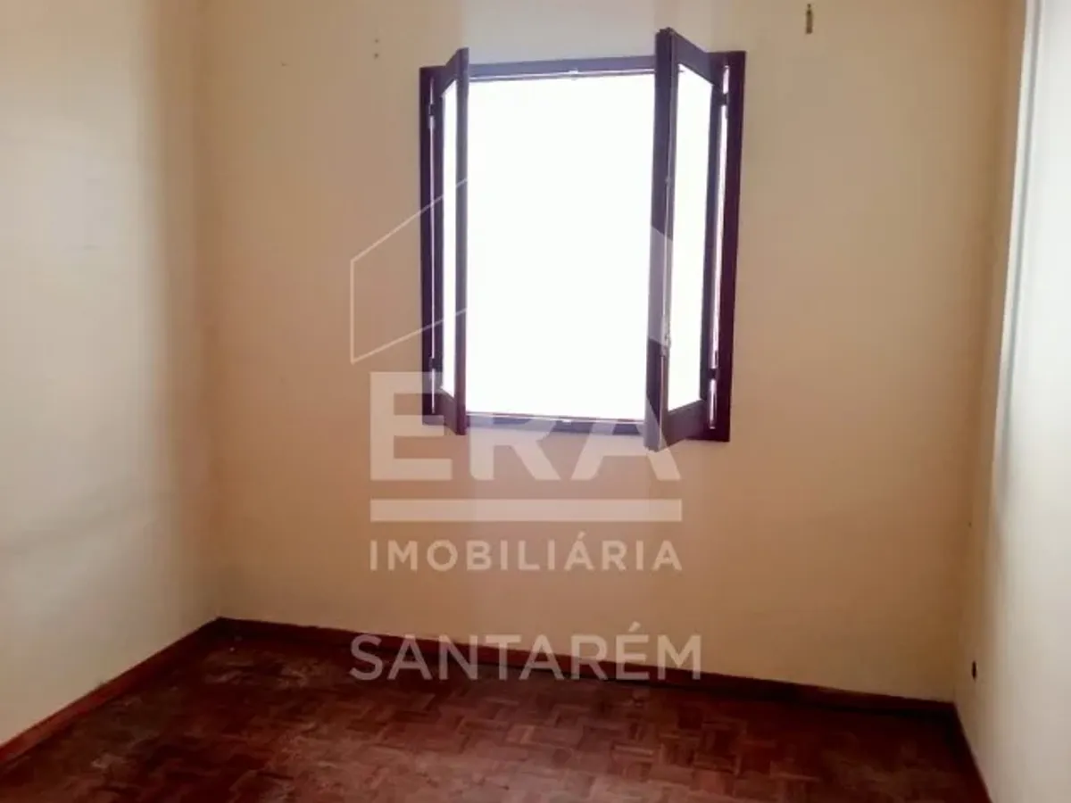 Moradia com Anexos, Quintal e Vista Panorâmica