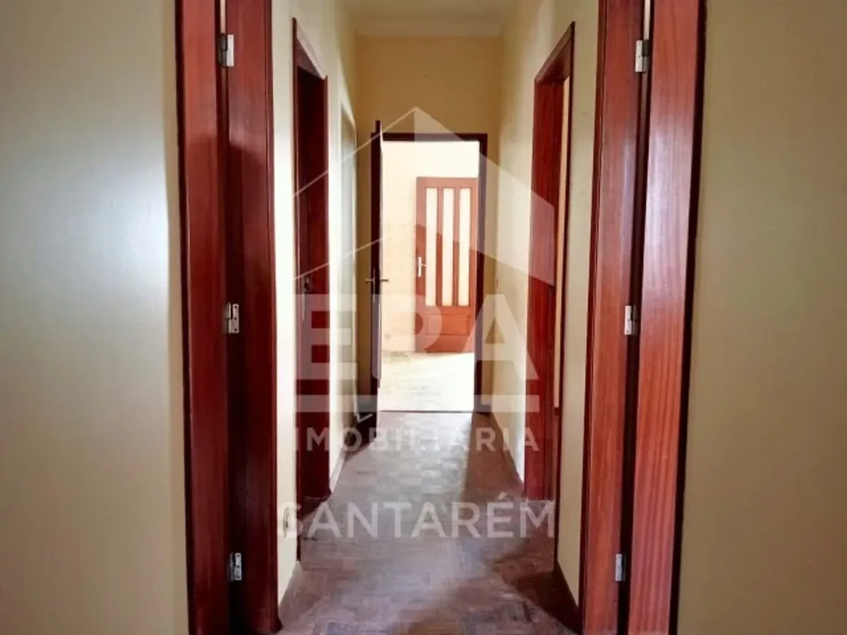 Moradia com Anexos, Quintal e Vista Panorâmica