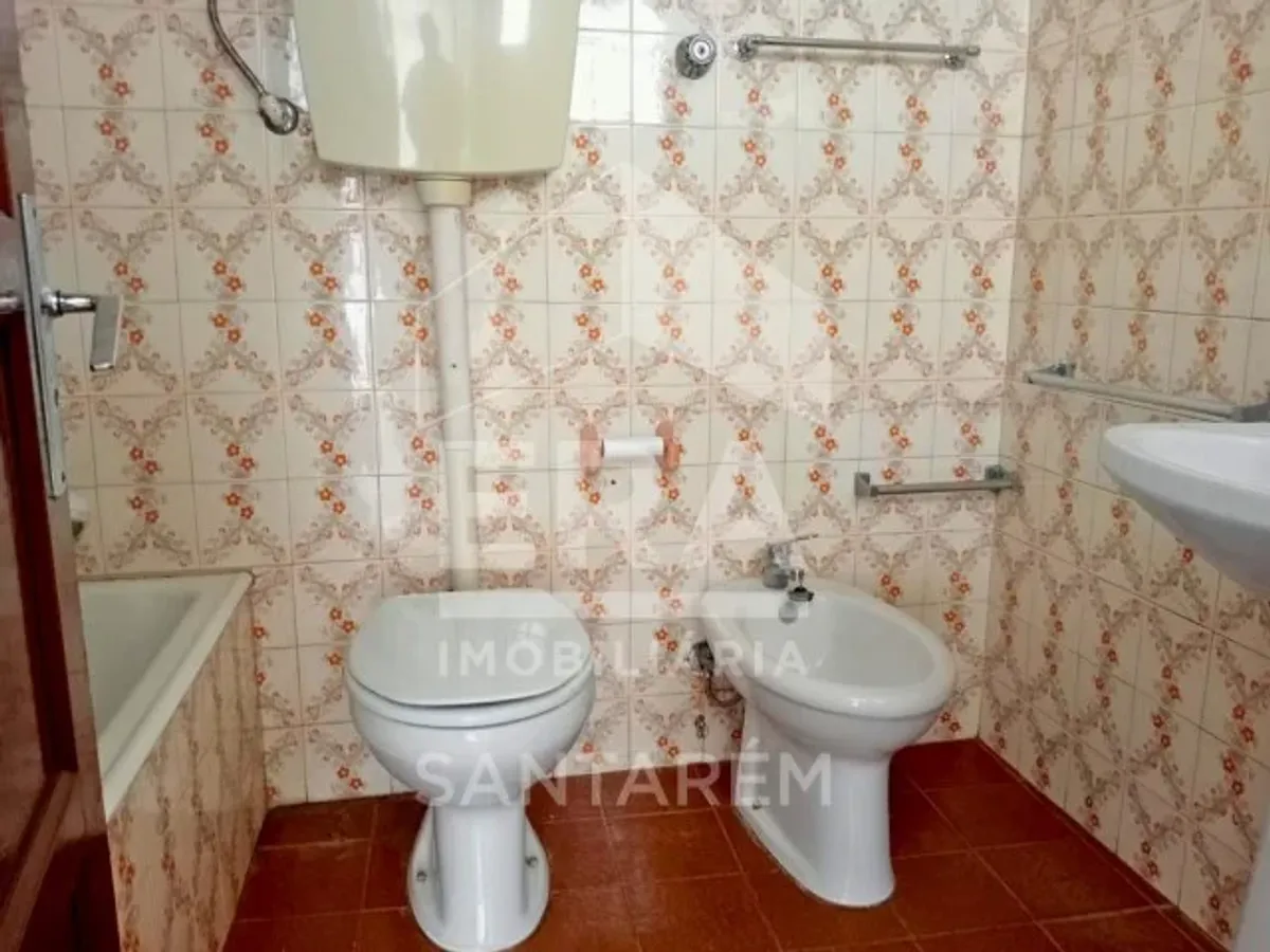 Moradia com Anexos, Quintal e Vista Panorâmica