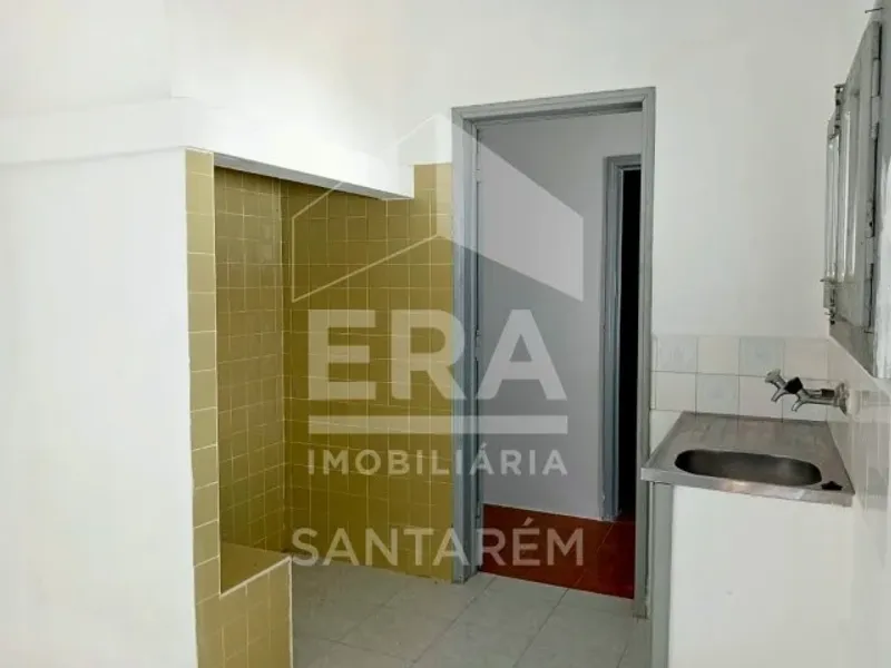 Moradia com Anexos, Quintal e Vista Panorâmica