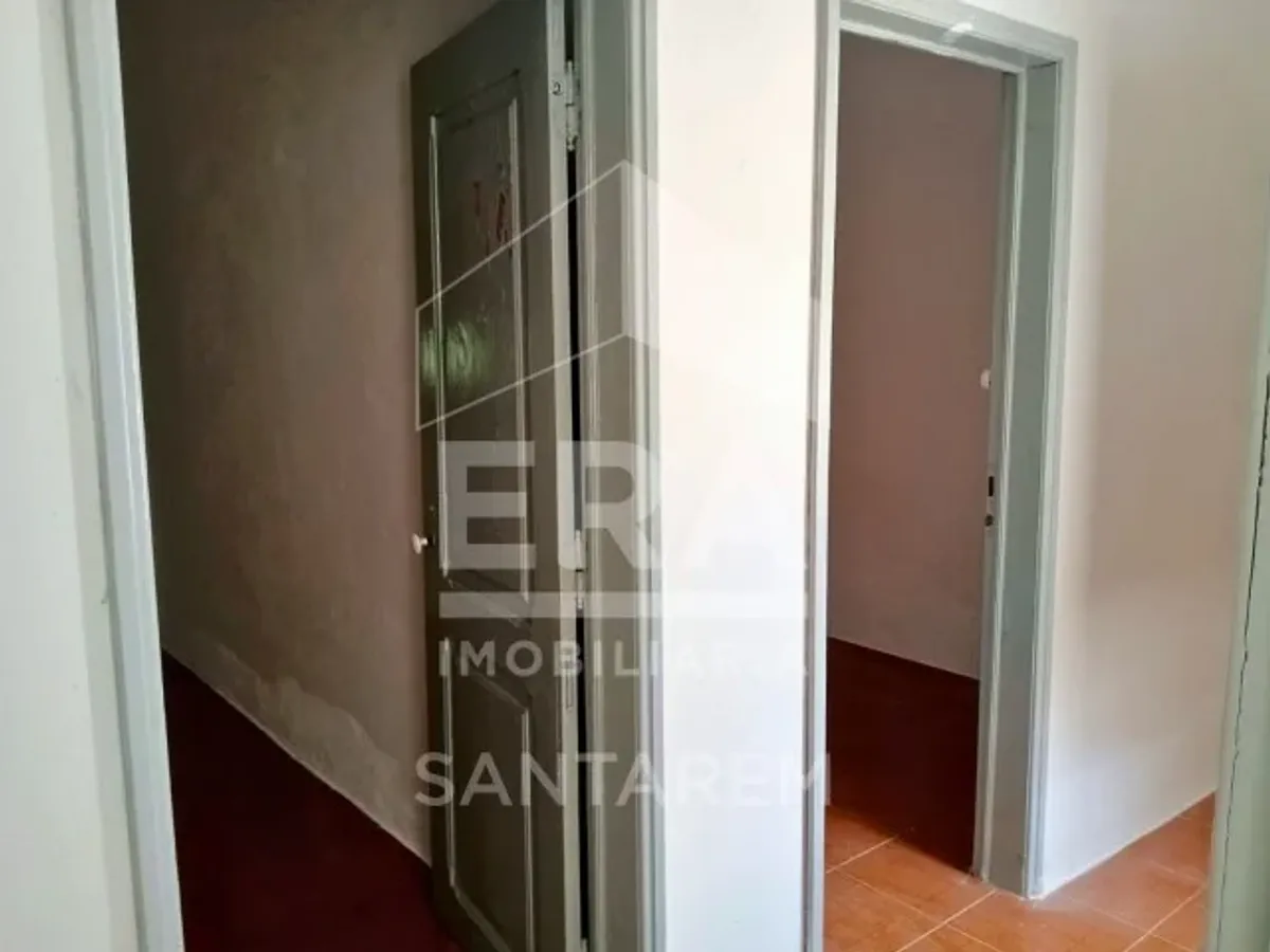 Moradia com Anexos, Quintal e Vista Panorâmica