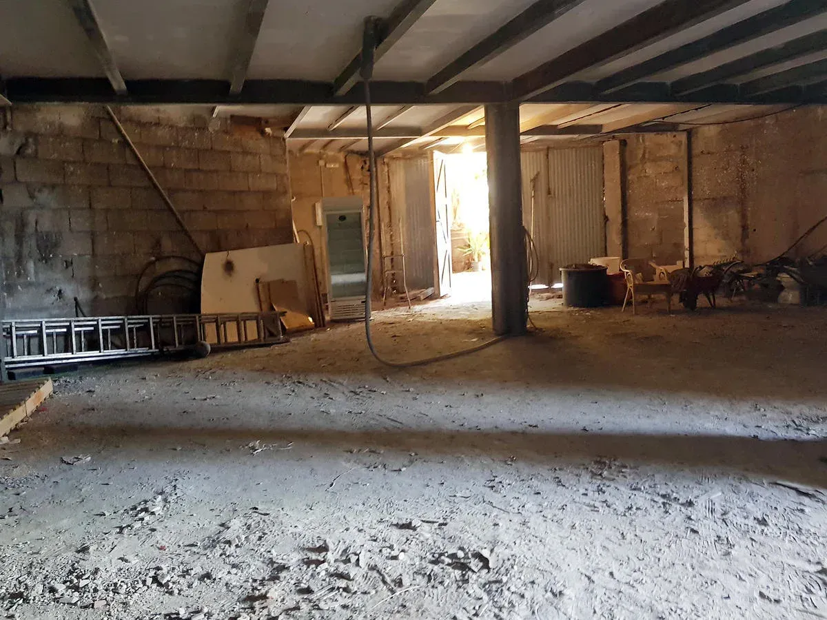 Large Freehold For Night Club-Restaurant for Sale