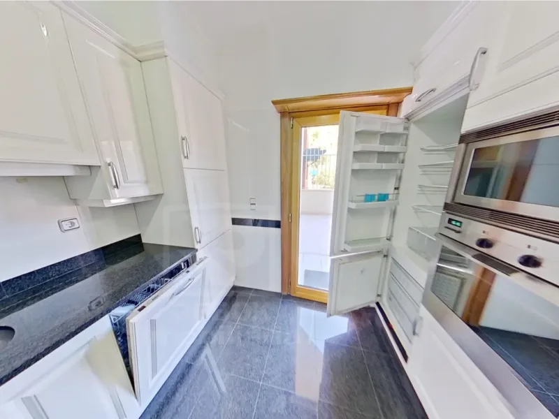 Apartamento de Luxo T1 Quinta das Conchas com box fechada e grande Terraço