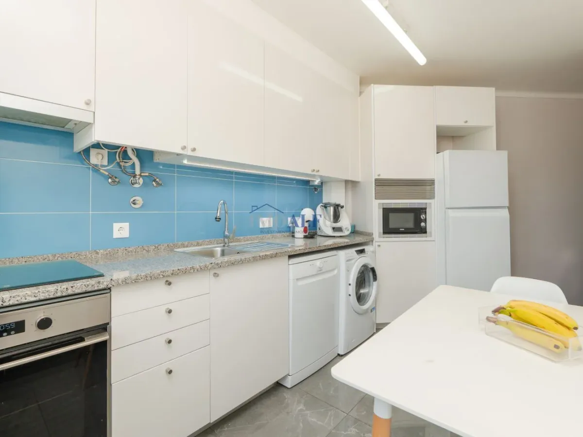 Apartamento T2 em Carcavelos, com arrecadação