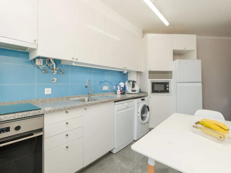 Apartamento T2 em Carcavelos, com arrecadação