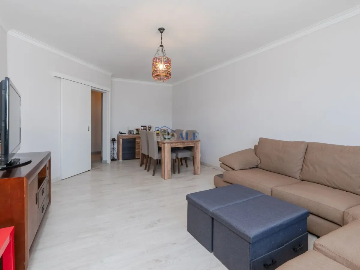 Apartamento T2 em Carcavelos, com arrecadação