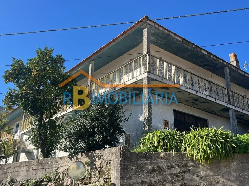 Conjunto de 2 moradias geminadas em Mansores