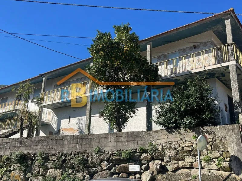 Conjunto de 2 moradias geminadas em Mansores