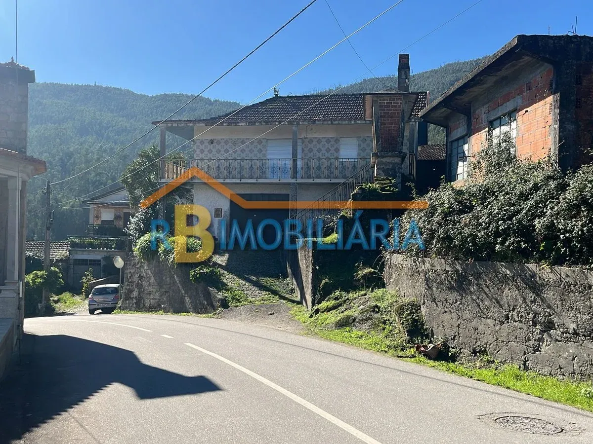 Conjunto de 2 moradias geminadas em Mansores