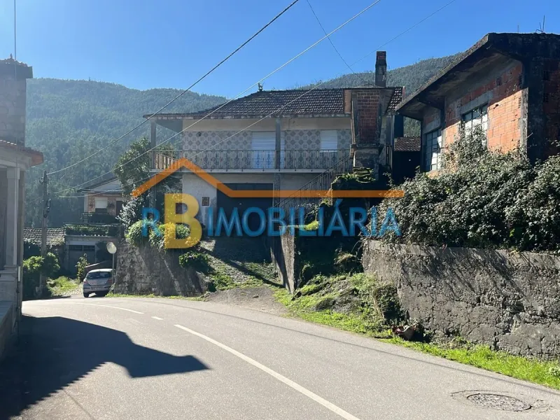 Conjunto de 2 moradias geminadas em Mansores