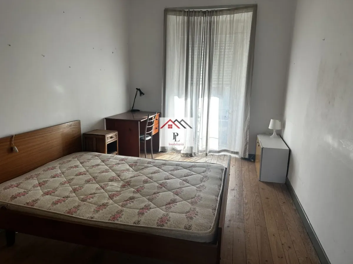Apartamento T4 Junto a Faculdade Economia ( A229PV)