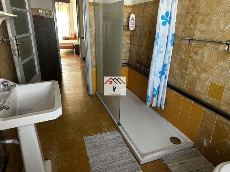Apartamento T4 Junto a Faculdade Economia ( A229PV)