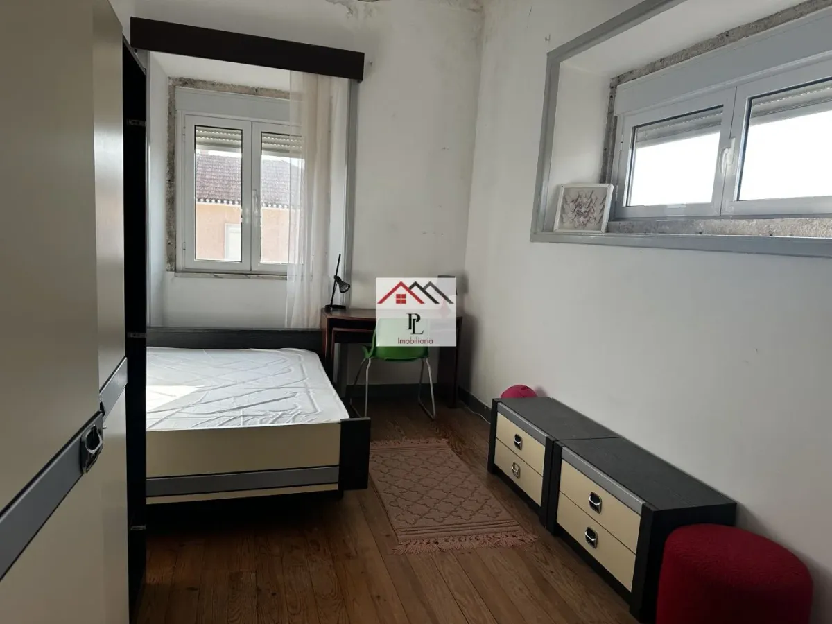 Apartamento T4 Junto a Faculdade Economia ( A229PV)