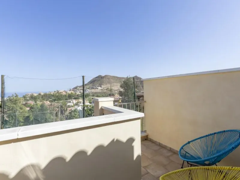 VIVIENDA ADOSADA EN ENVIA GOLF REF:2338