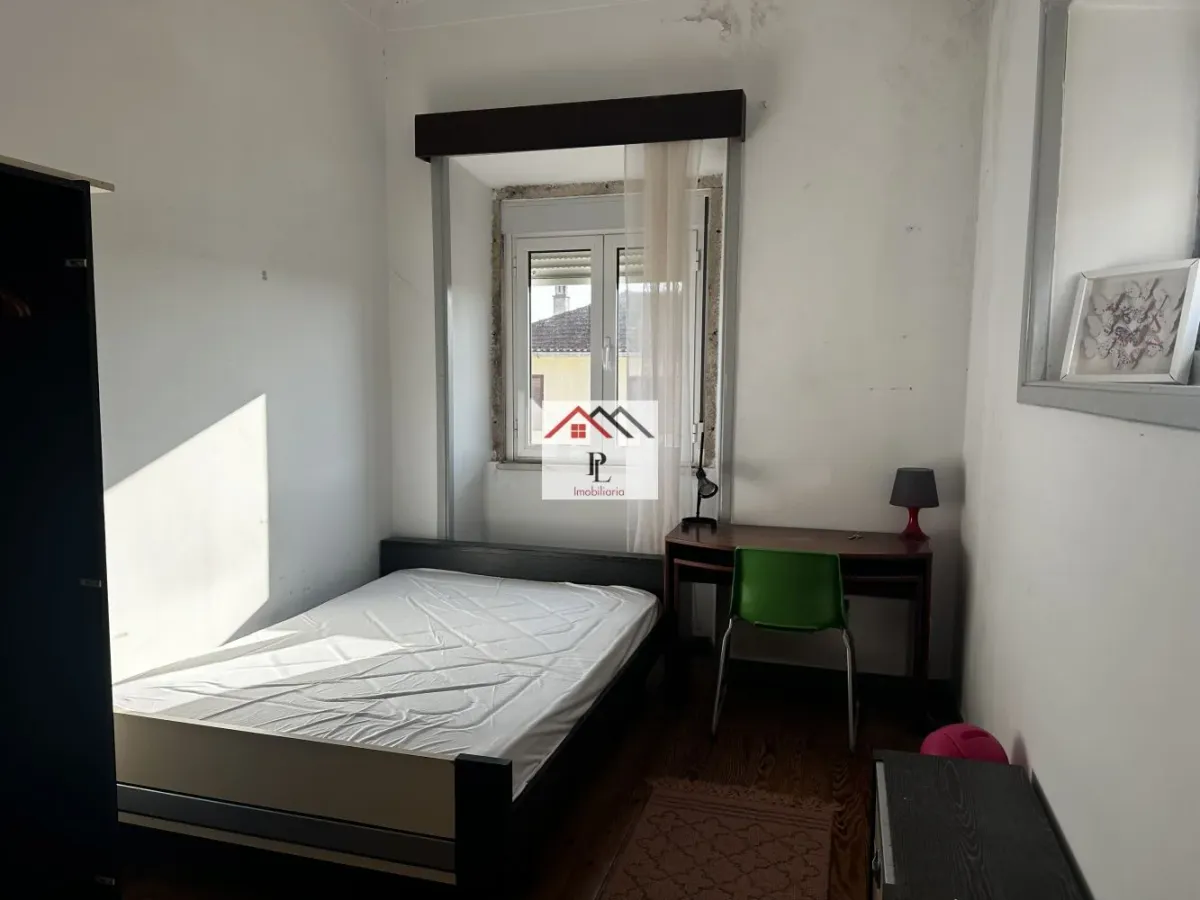 Apartamento T4 Junto a Faculdade Economia ( A229PV)