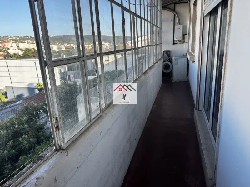 Apartamento T4 Junto a Faculdade Economia ( A229PV)