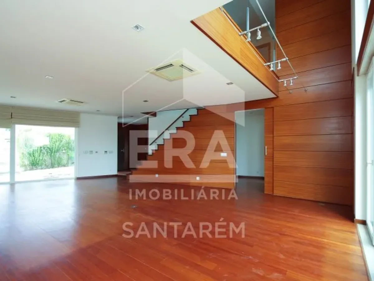 Moradia T6 com Piscina no Centro da Cidade Santarém