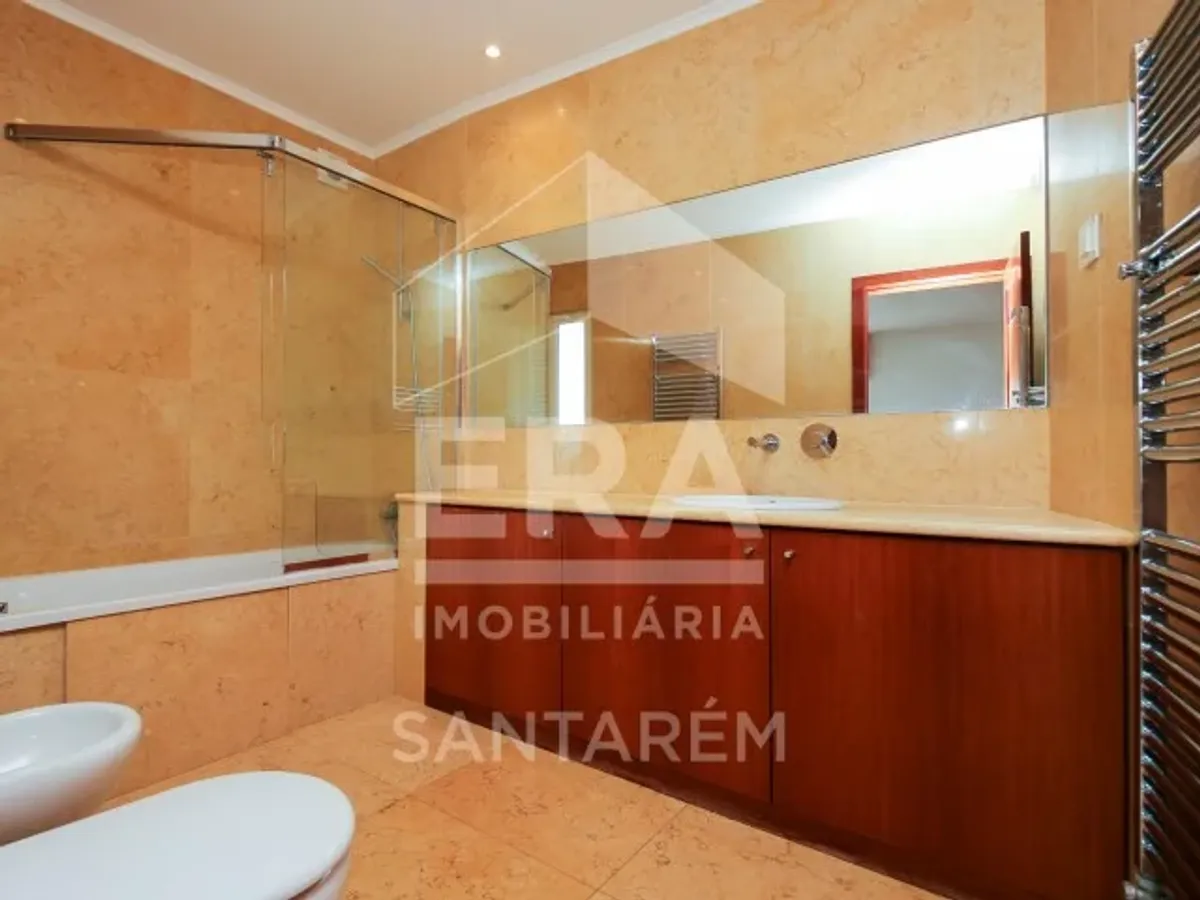 Moradia T6 com Piscina no Centro da Cidade Santarém