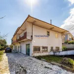 Moradia T3 em banda Famões Investimento 1