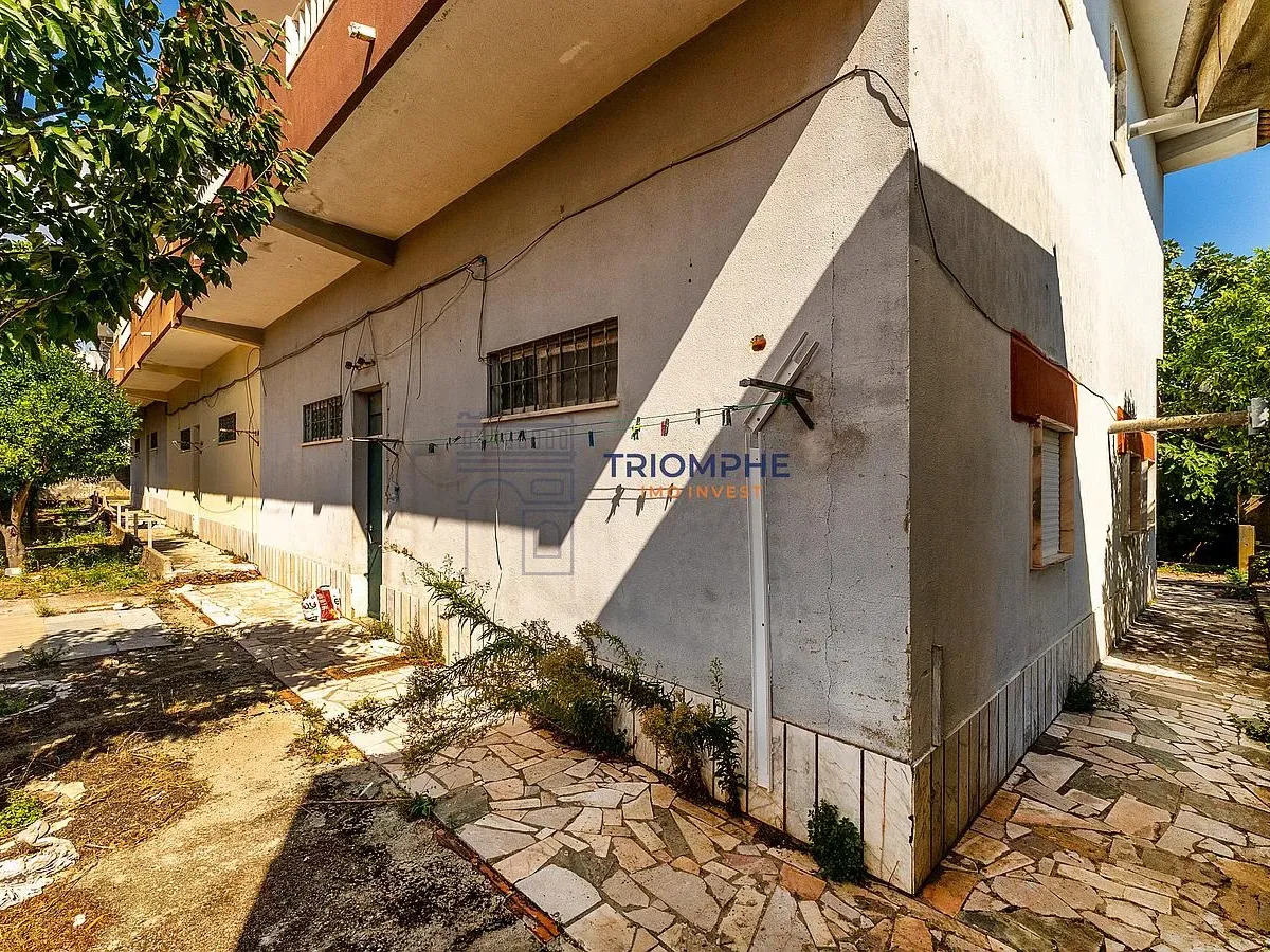 Moradia T3 em banda Famões Investimento